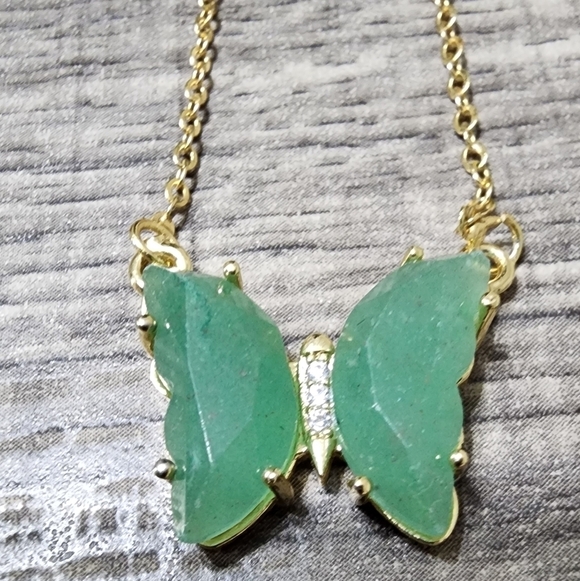 Natural Green Gemstone Butterfly necklace - Picture 6 of 11